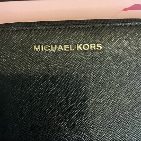 Michael Kors Wallet - Picture 2 of 4